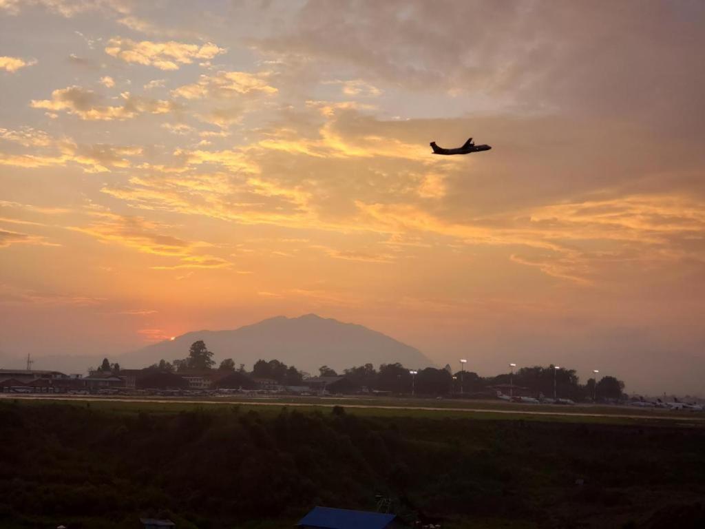 Kathmandu Airport View Hotel And Lodge Kültér fotó